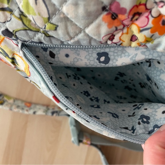 Vera Bradley Large Sling in Floating Gardens - Excellent Gently Used Condition! - Picture 7 of 11